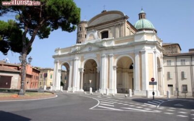 piazza_duomo_e_cattedrale_di_ravenna