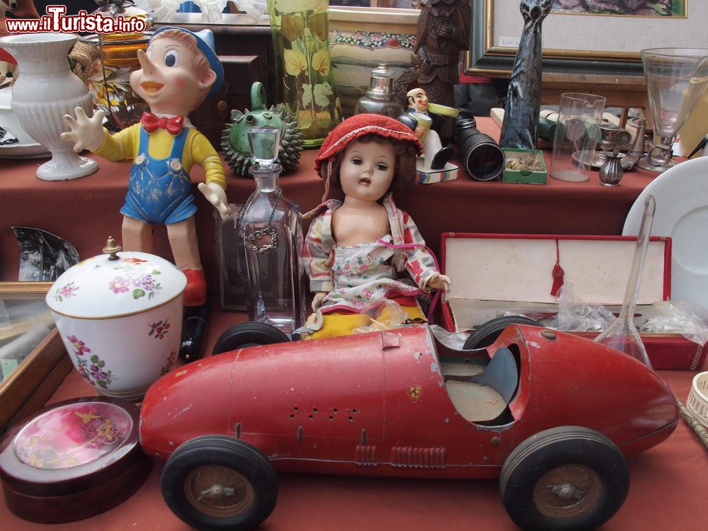 piombino_toscana_evocando_il_mercatino_dell_antiquariato