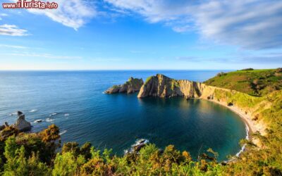 playa_del_silencio_gaviero_la_spiaggia_nel_golfo_di_biscaglia_in_spagna