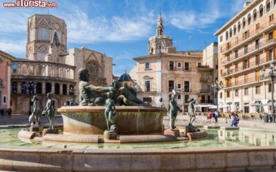 plaza_de_la_virgen_valencia_spagna-1