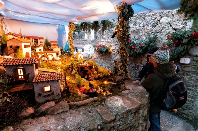 Natale a Poffabro (Frisanco): presepe tra i presepi
