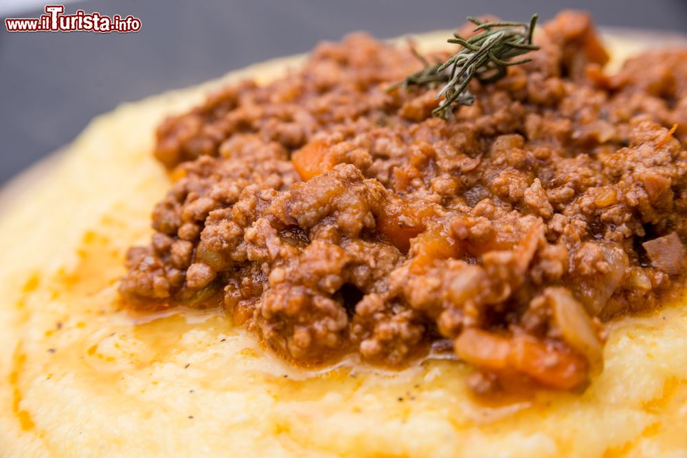 polenta_al_ragu_alla_sagra_di_perticara_frazione_di_novafeltria