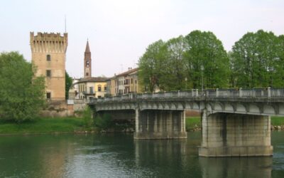 ponte_sul_fiume_adda_e_borgo_di_pizzighettone_provincia_di_cremona_lombardia