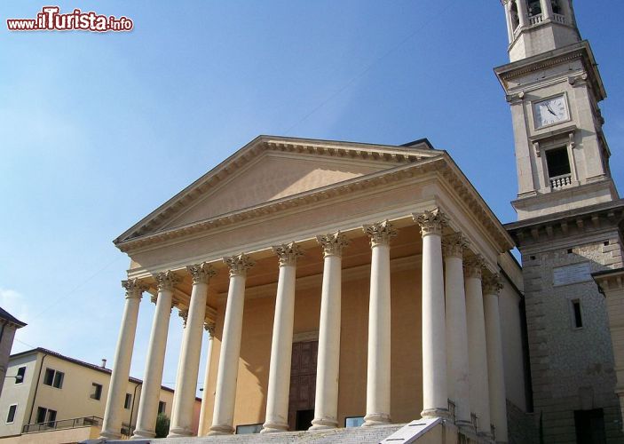 pronao_della_chiesa_parrocchiale_di_santa_maria_maggiore_in_monteforte_d_alpone