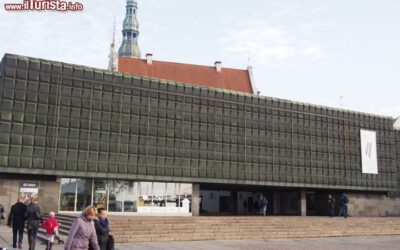 riga_museo_occupazione_facciata_austera