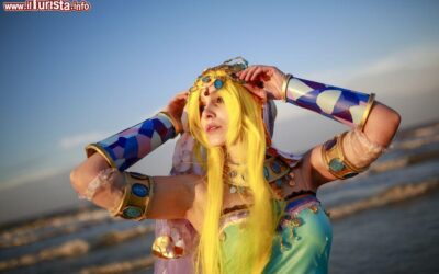 rimini_comix_una_cosplayer_sulla_spiaggia