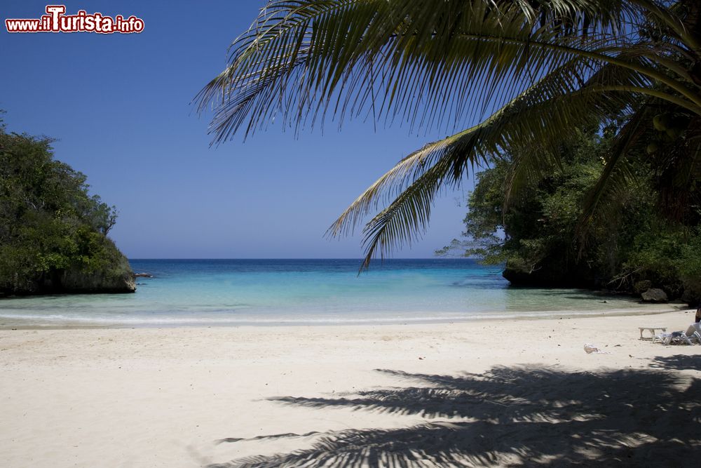 sabbia_bianca_sulla_spiaggia_di_port_antonio_giamaica