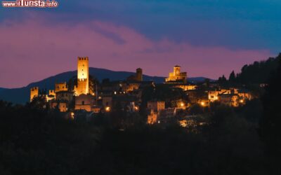 scende_la_notte_sul_borgo_di_castel_arquato_in_emilia_romagna