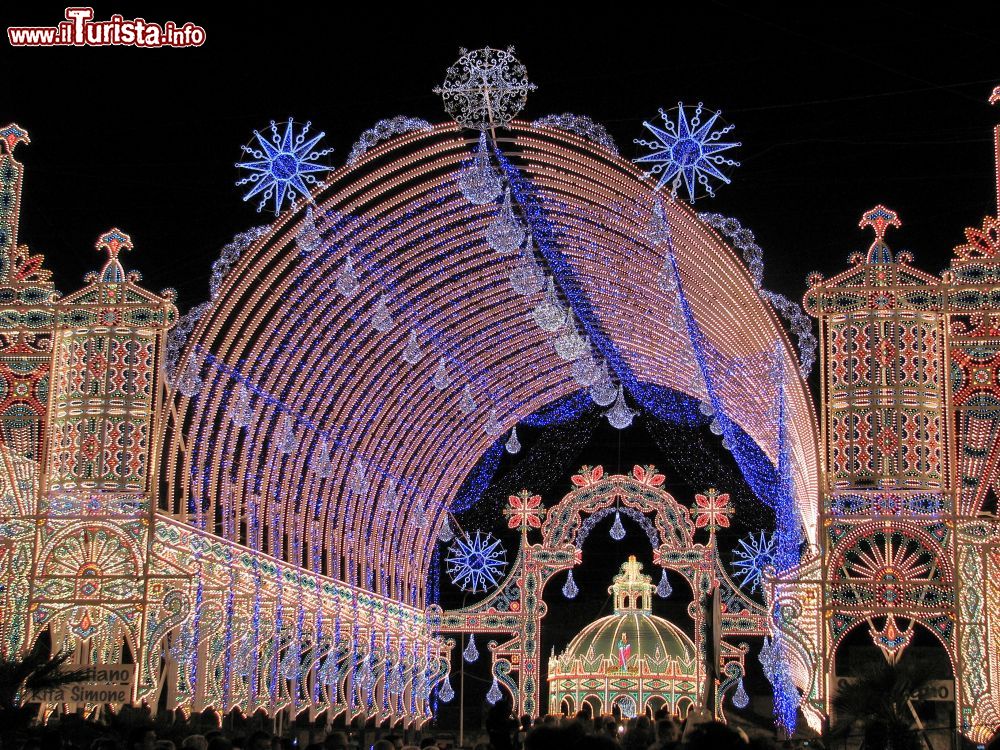 scorrano_la_capitale_mondiale_delle_luminarie