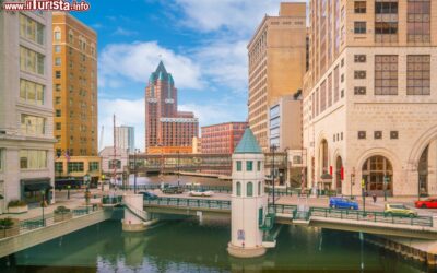 skyline_del_centro_cittadino_di_milwaukee_stato_del_wisconsin_stati_uniti_damerica