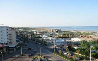 sottomarina_lido_il_lungomare_e_la_grande_spiaggia_di_chioggia