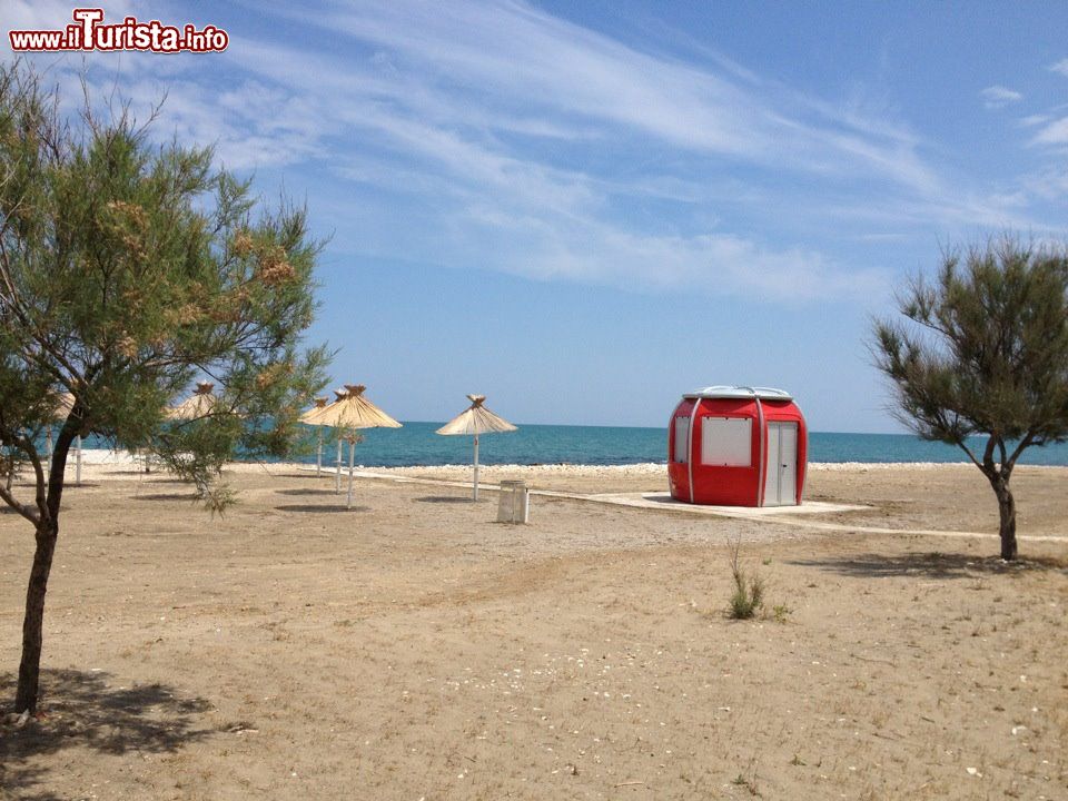 spiaggia_del_villaggio_di_fiumara_vicino_a_barletta_puglia