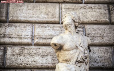 statua_del_pasquino_nella_piazza_omonima_di_roma