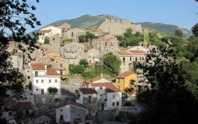 trecchina_il_borgo_con_castello_della_basilicata