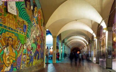 un_murales_a_bologna_sotto_i_portici_di_via_zamboni_nella_zona_universitaria