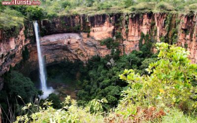 una_cascata_al_parco_nazionale_chapada_dos_guimaraes_cuiaba_mato_grosso