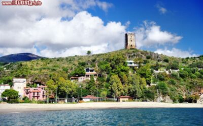 una_dele_spiagge_cittadine_di_marina_di_camerota_in_campania