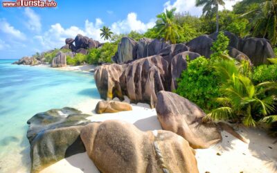 una_delle_spiagge_piu_belle_delle_seychelles_anse_source_d_argent_la_digue