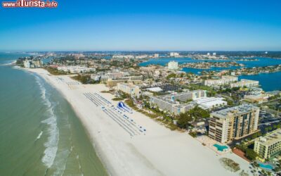 una_delle_splendide_spiagge_bianche_della_costa_atlantica_della_florida_nel_sud_degli_usa