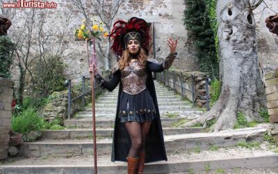 una_figurante_del_fantastico_mondo_del_fantastico_parco_divertimento_per_bambini_al_castello_di_lunghezza_a_roma