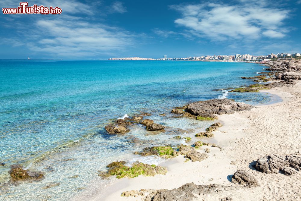 una_magnifica_spiaggia_a_nord_di_gallipoli_in_salento