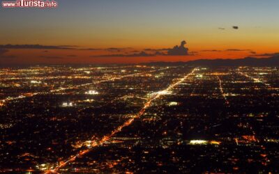 una_pittoresca_veduta_di_phoenix_illuminata_al_calar_del_sole_arizona_usa