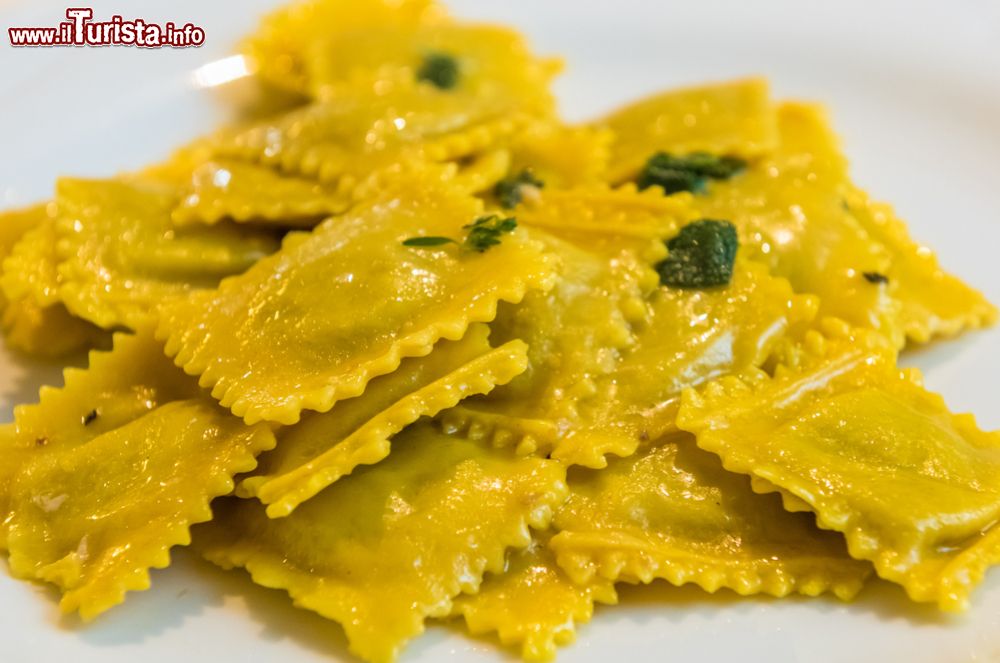 una_sagra_paesana_del_piemonte_a_gavi_il_forte_e_il_borgo