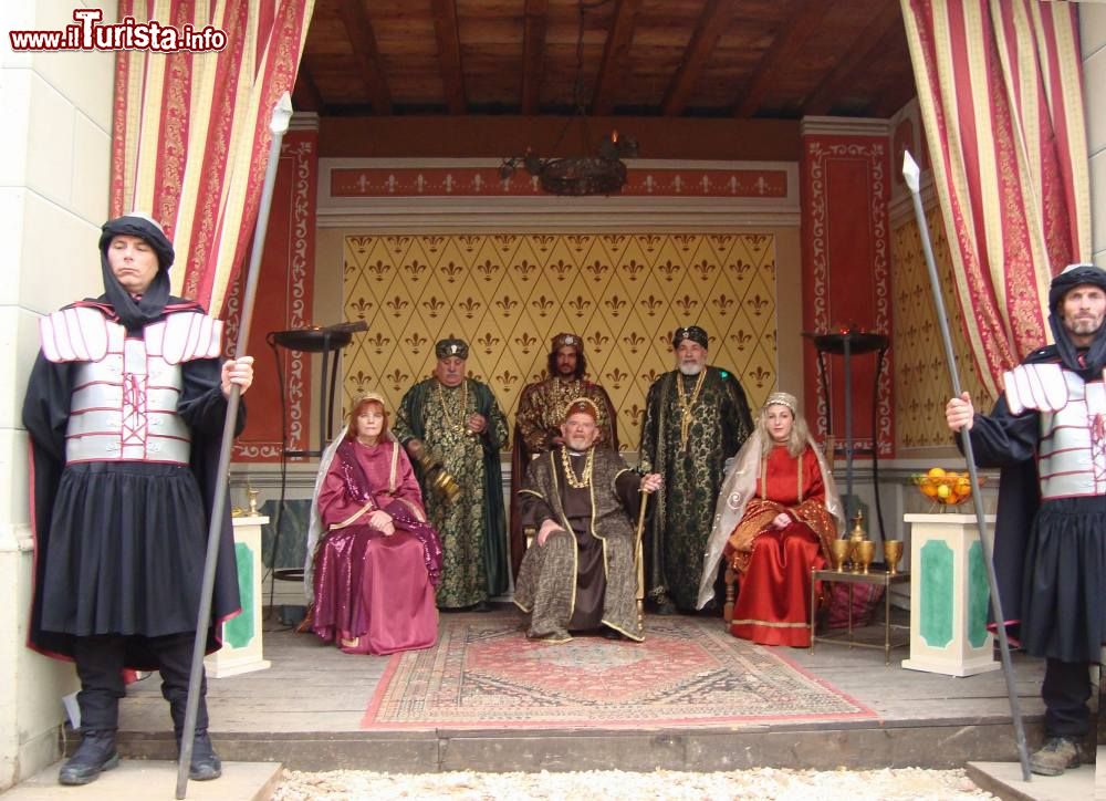 una_scena_del_presepe_vivente_che_si_svolge_a_nuvolera_in_provincia_di_brescia_lombardia