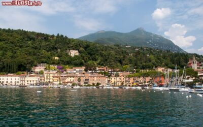 una_splendida_giornata_di_sole_a_toscolano_maderno_sul_lago_di_garda_brescia