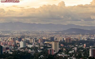 una_veduta_panoramica_di_citta_del_guatemala_nel_tardo_pomeriggio
