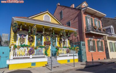 vecchie_case_coloniali_sulla_strada_del_quartiere_francese_di_new_orleans_usa