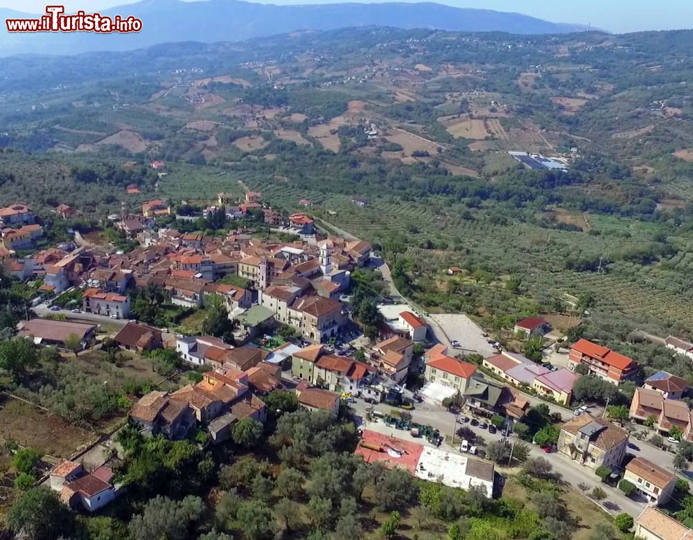 veduta_aerea_del_borgo_di_controne_in_campania