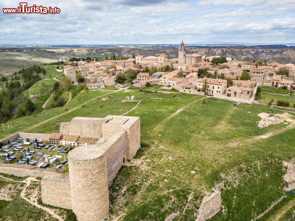 veduta_aerea_della_cittadina_di_medinaceli_spagna_con_le_rovine_del_castello