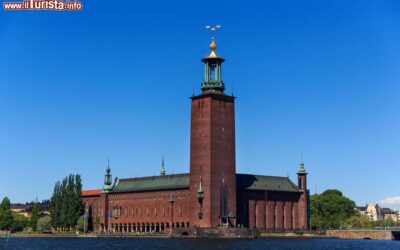 veduta_del_municipio_di_stoccolma_svezia_in_una_giornata_destate