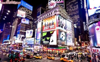 veduta_notturna_di_times_square_new_york_city