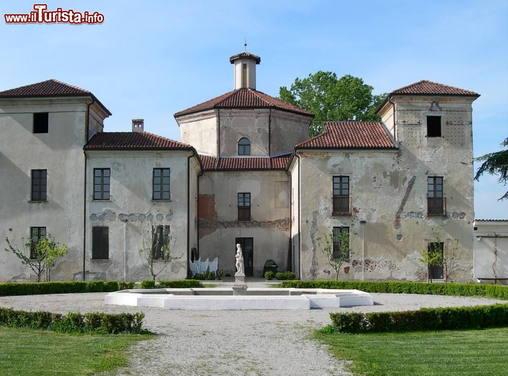 villa_picchetta_a_cameri_in_piemonte