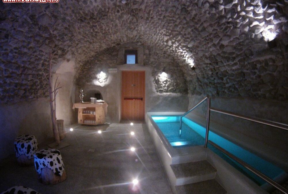Borgo Salute: a Caderzone Terme lo stabilimento termale della Val Rendena