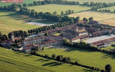 vista_aerea_del_castello_di_malpaga_a_cavernago_in_lombardia