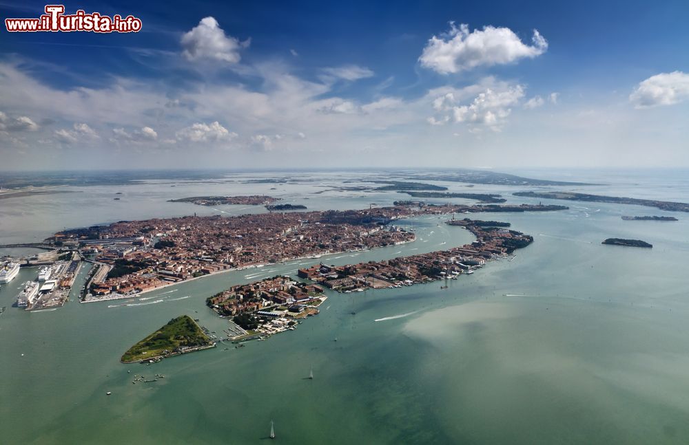 vista_aerea_della_laguna_veneta_e_la_citt-2