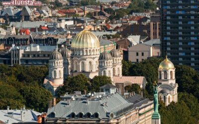 vista_panoramica_della_cattedrale_ortodossa_di_riga_la_chiesa_della_nativita_di_cristo