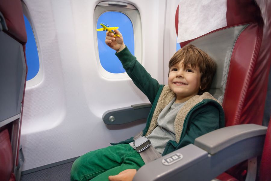 Consigli per volare con i bambini: contro il Jet Lag e la noia