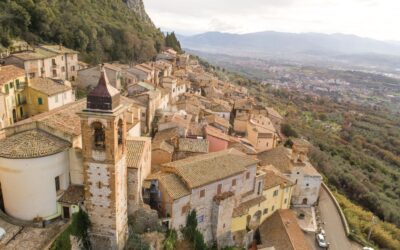 Veduta dall'alto del centro storico di Cesi in Umbria